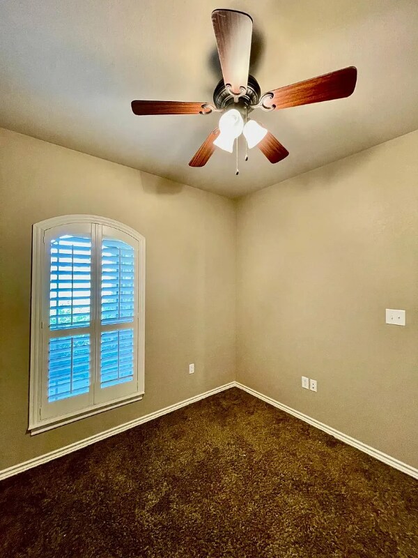 Building Photo - 120 Towering Oaks Ln
