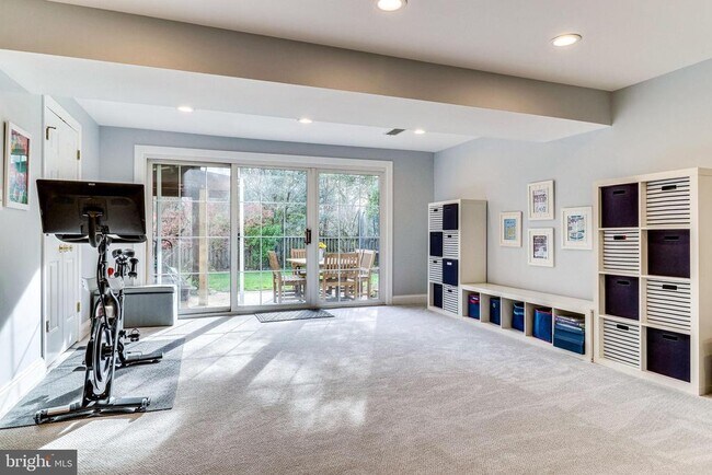 Building Photo - 6519 Engel Dr