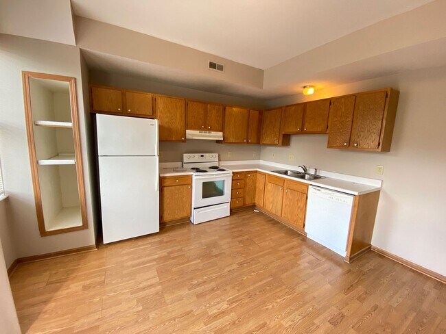 Building Photo - Sold to GW2 11/01/25 W Norwich Ave 32-34 TNR