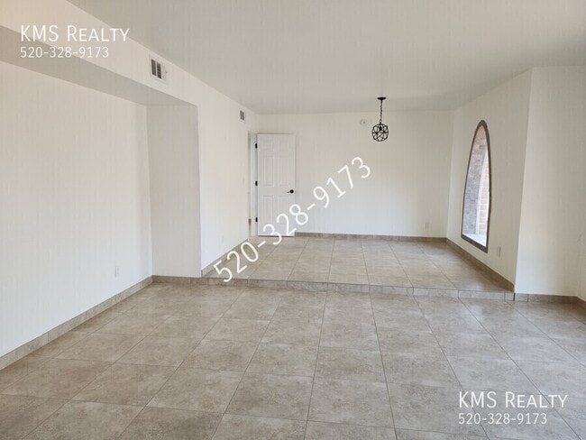 Building Photo - 500 E Eden Pl