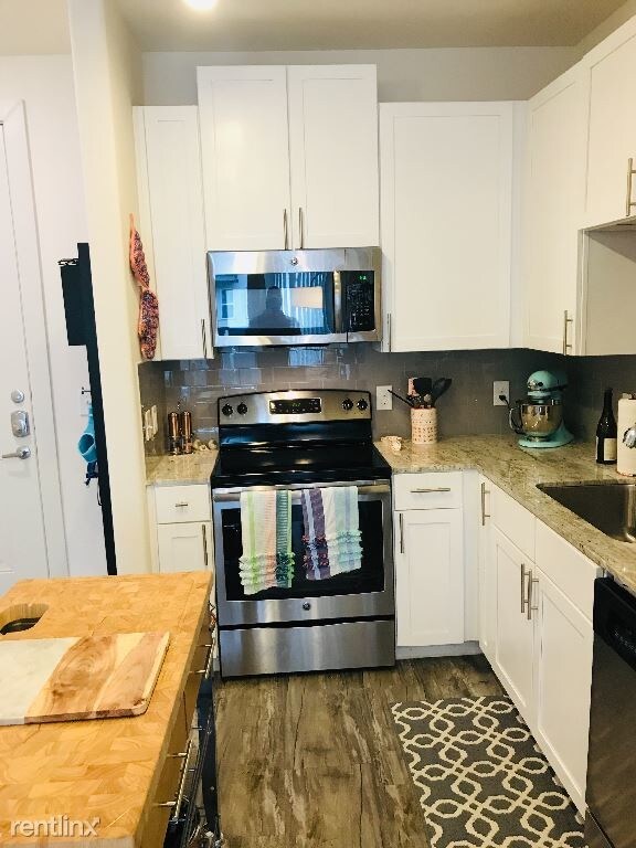 Building Photo - 1 br, 1 bath Apartment - 3211 Palm Way