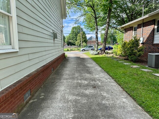 Building Photo - 1594 Hardin Ave