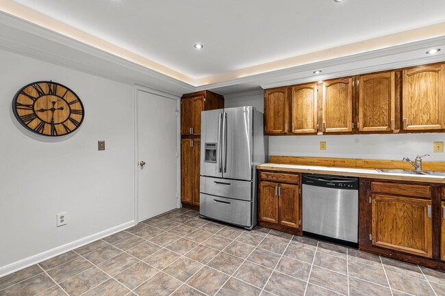 Building Photo - Beautiful 2-Bed, 2.5-Bath Home with Spacio...