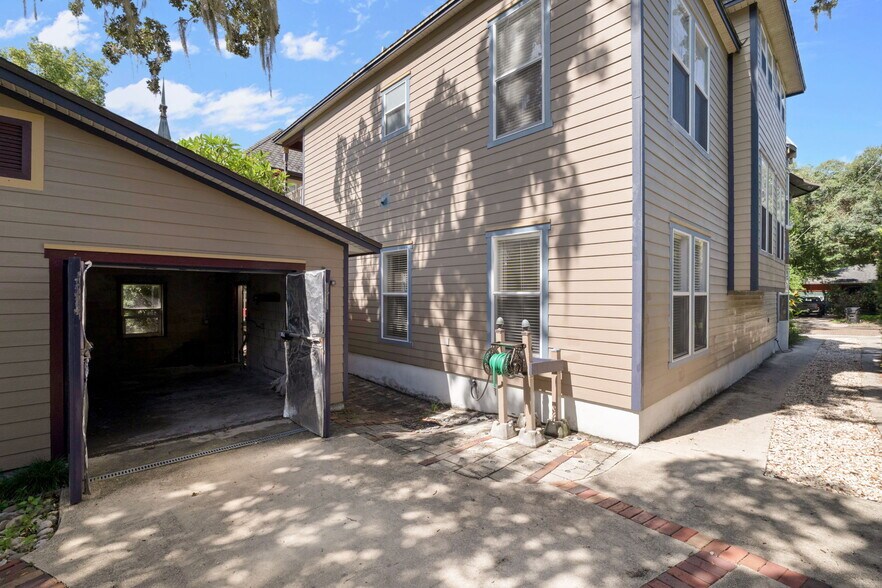one car garage - 21 James Ave