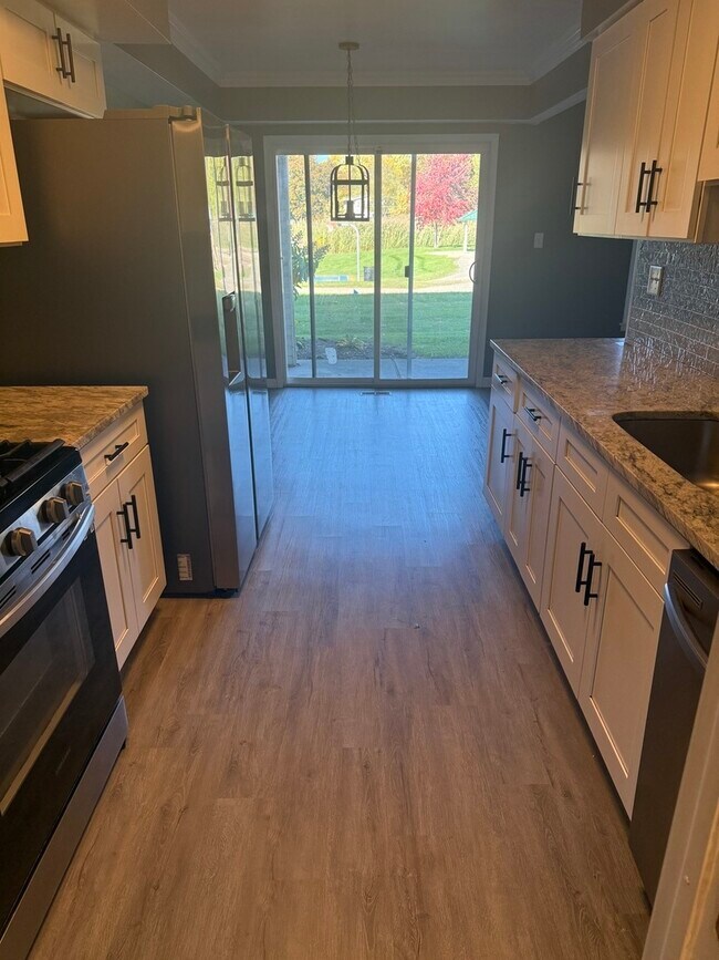 Building Photo - 1319 Kingsbury Dr