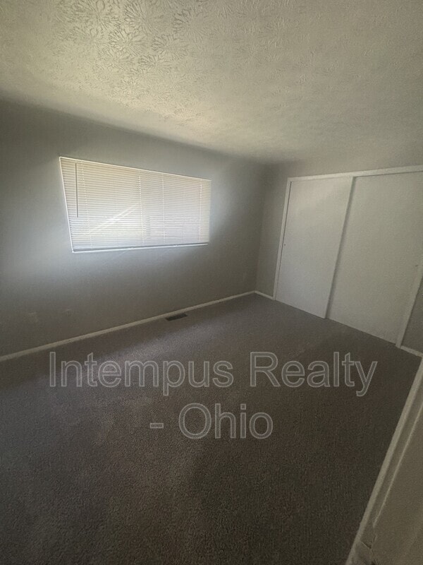 Building Photo - 10 King Arthur Ct
