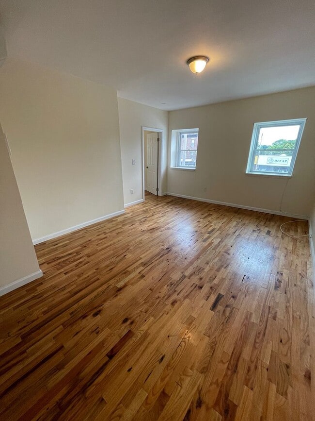 Building Photo - 202 Broadway