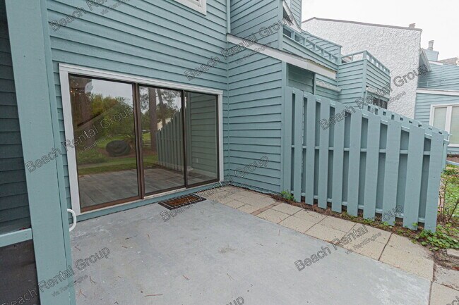 Building Photo - 33 Shadow Moss Pl