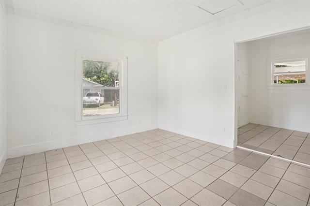Building Photo - 302 S Wood St