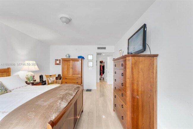 Building Photo - 5600 Collins Ave