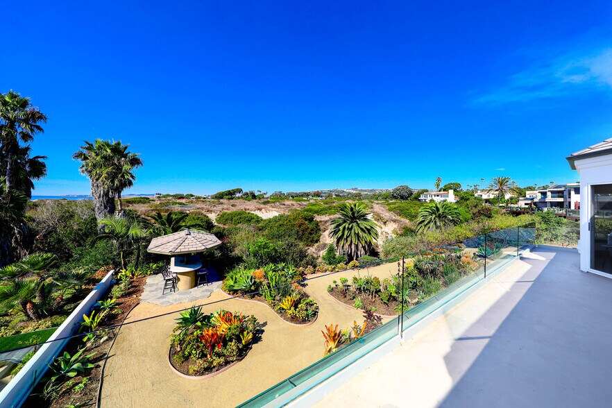 Building Photo - 3811 Vista Blanca
