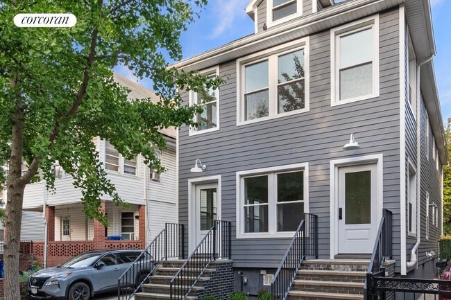 Building Photo - 409 E 4th St