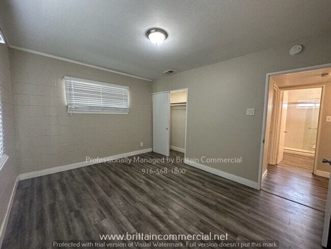 Building Photo - AVAILABLE NOW!! Charming, Spacious Single ...