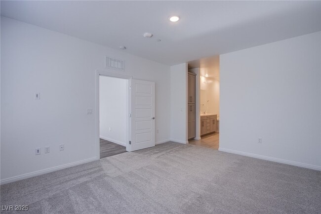 Building Photo - 2555 Hampton Rd
