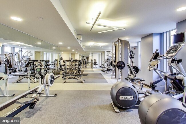 Building Photo - 717 President St