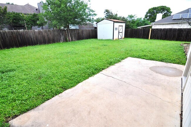Building Photo - 1803 Timberwood Dr
