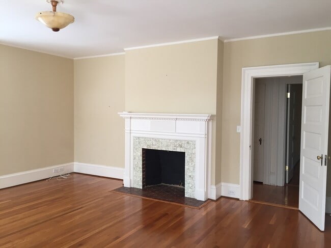 Bedroom - 1403 N Augusta St