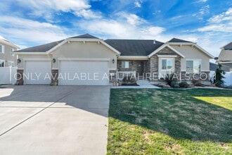 Building Photo - 1419 Stayner Dr