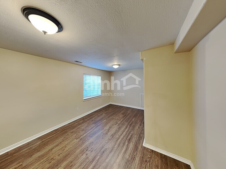 Building Photo - 1877 E Cedar Dr