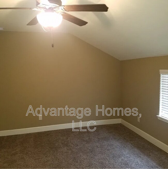 Building Photo - 2176 SW Timbertrace Ln