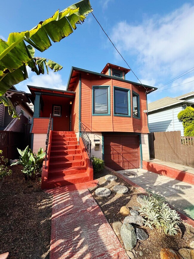 Primary Photo - 823 Apgar St
