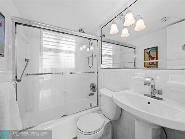 Building Photo - 401 SE 25th Ave