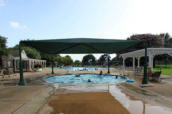 Building Photo - 523 High Meadows Dr