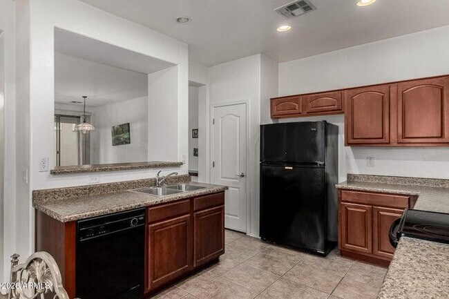 Building Photo - 2854 S Peel Dr