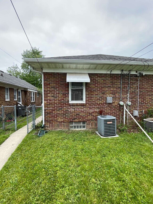 Building Photo - 831 N Emerson Ave