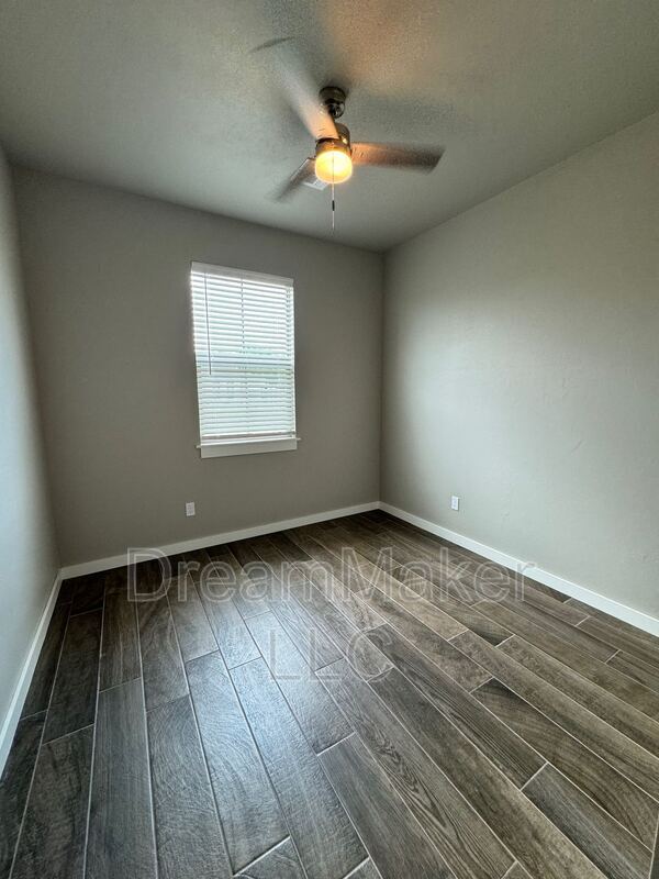 Building Photo - 5328 Red Maple Ave