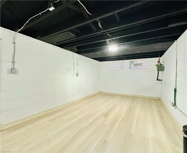 Building Photo - Three bedroom one bathroom home for rent