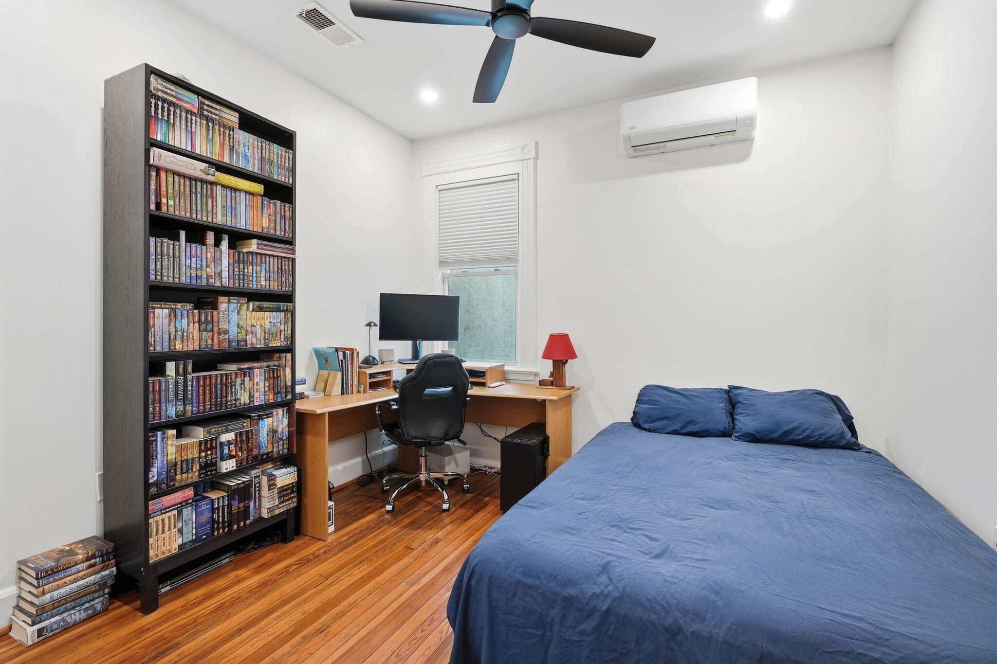 Building Photo - 502 D St NE