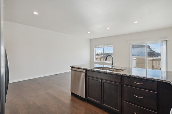 Building Photo - 1275 Exchange St