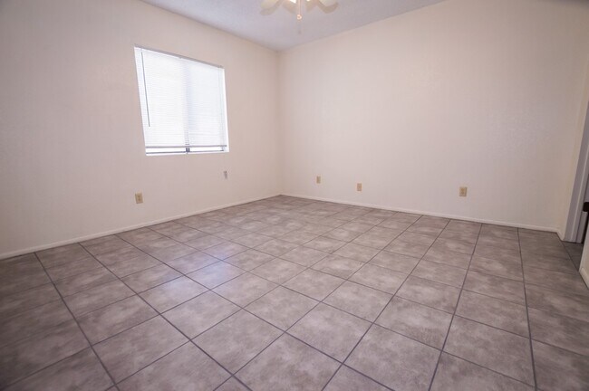 Building Photo - Welcome to this delightful 3-bedroom, 2-ba...