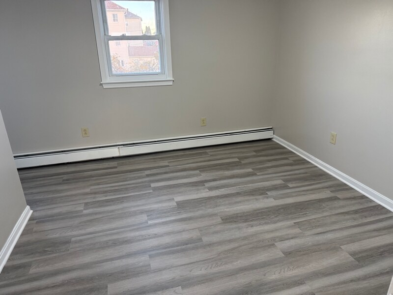 Building Photo - 654 Alden St