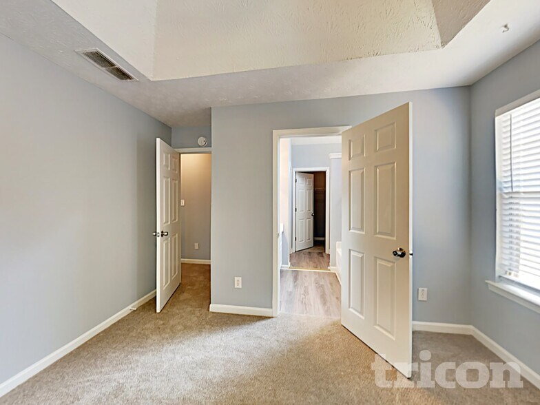 Building Photo - 555 Chaseridge Dr