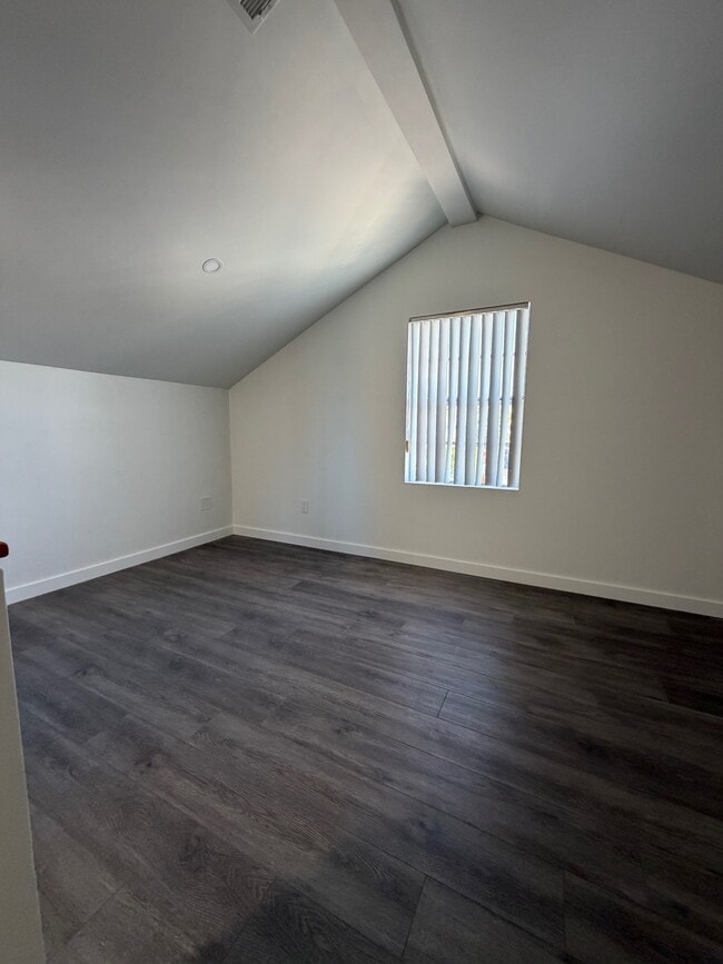 Loft - 800 N June St