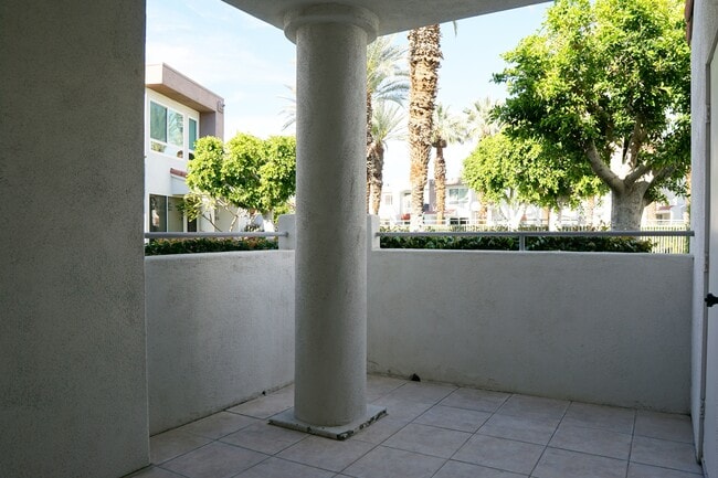 Building Photo - 401 El Cielo Rd