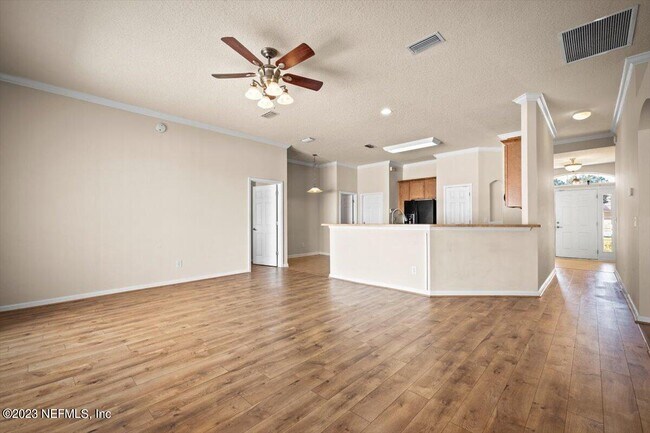 Building Photo - 929 Raindrop Ln