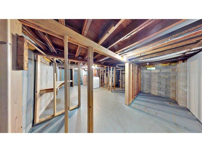 Building Photo - 520 Hanlon Ave