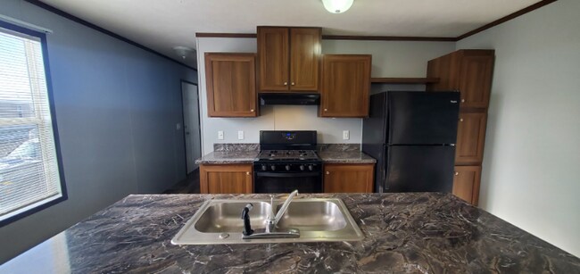 Building Photo - 5720 E Washington Rd