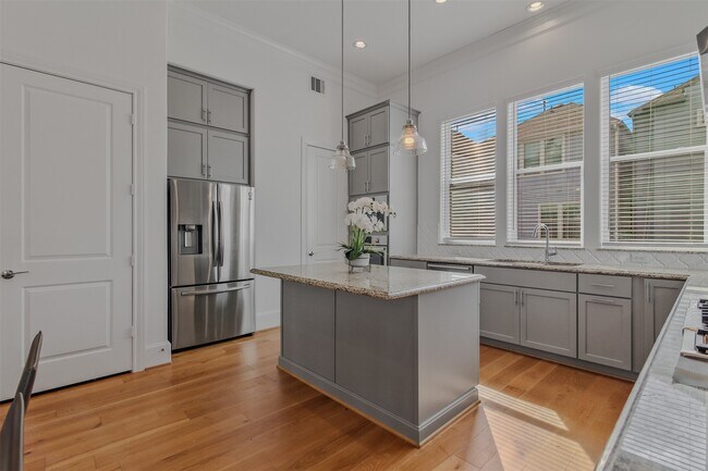 Building Photo - 10943 Grove Tree Ln