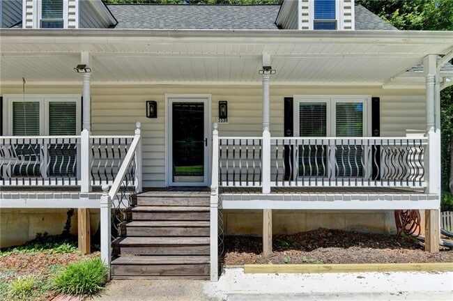 Building Photo - 1530 Plunketts Rd