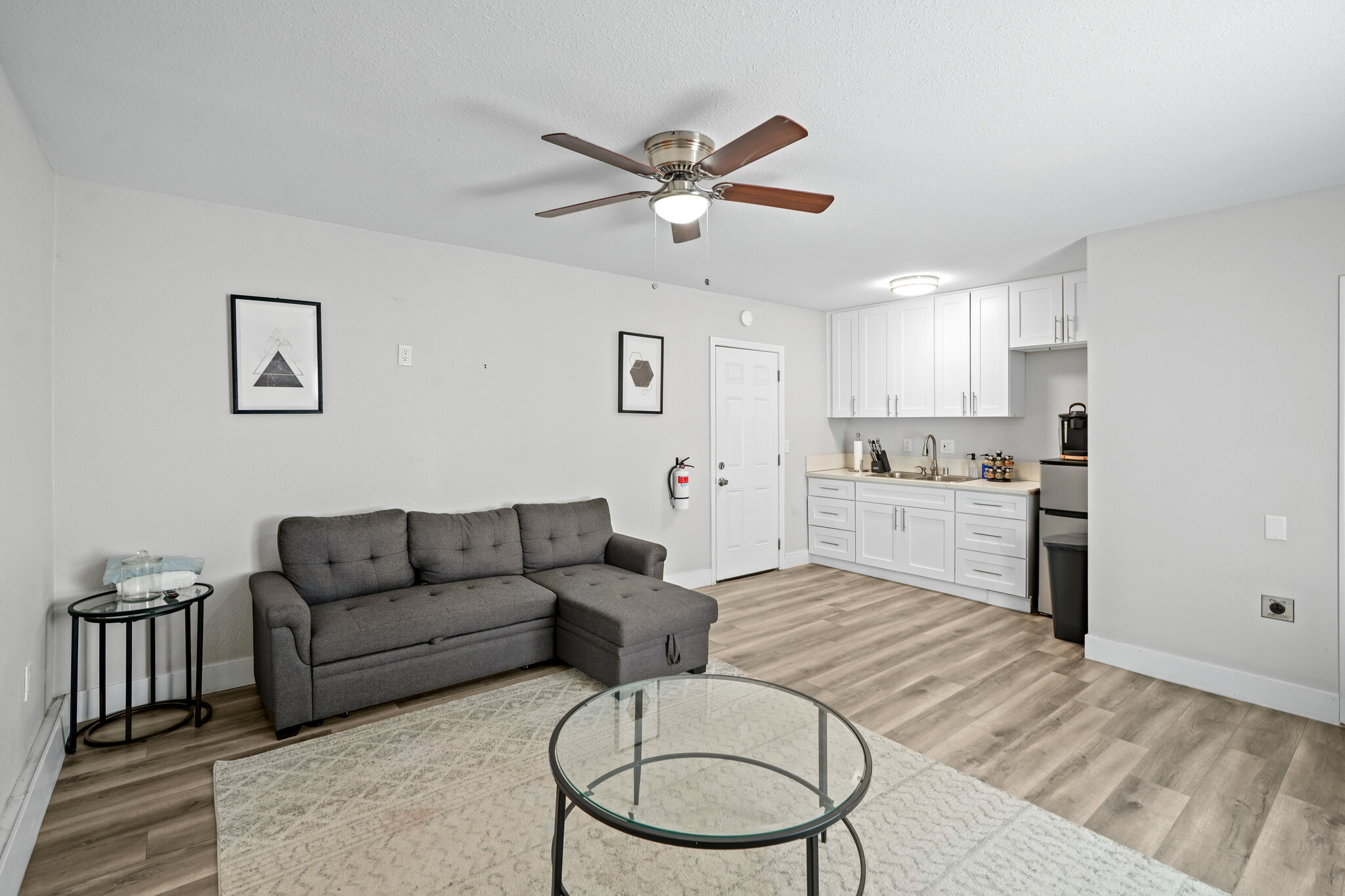 Building Photo - 43032 Sunset Dr