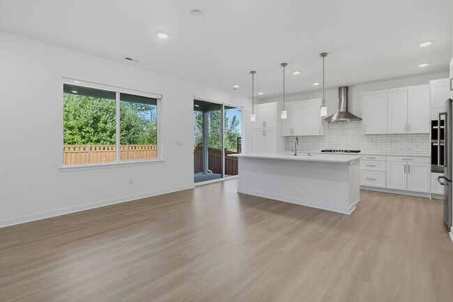Building Photo - Exceptional Tehaleh Living with EV Charger & A/C