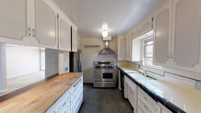 Building Photo - 5018 Rockford Dr