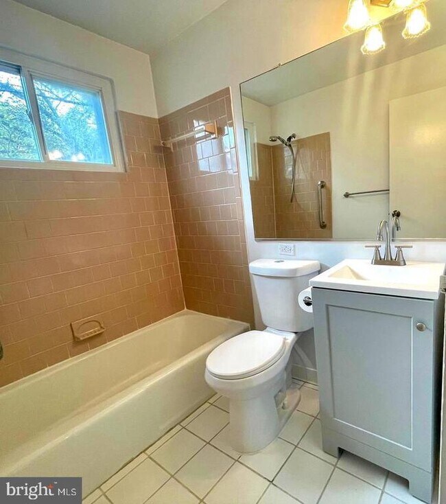 Building Photo - 5028 Roseld Ct