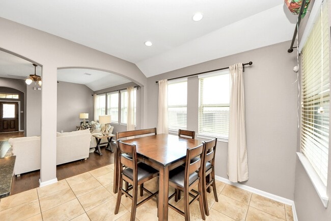 Building Photo - 6810 Hunters Trace Ln