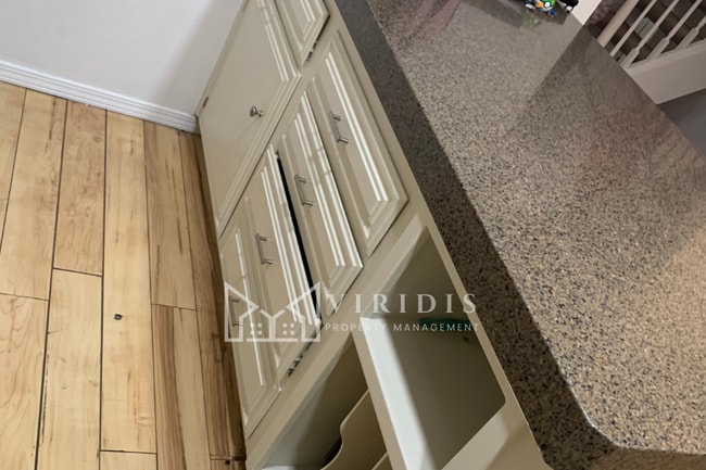 Building Photo - 1001 Mohawk St