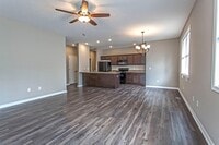 Building Photo - 3 Bed / 3 Bath 1200sqft House